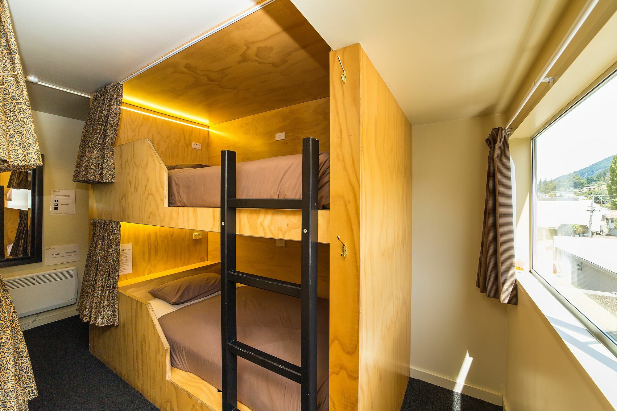 Tahuna Pod Hostel *