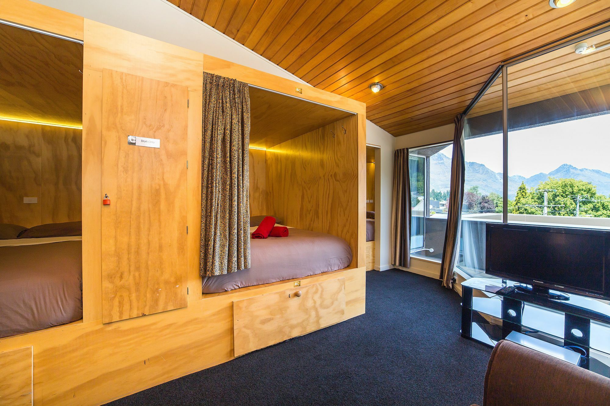 Tahuna Pod Hostel *